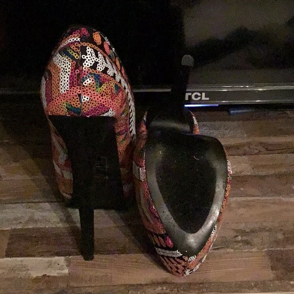 Heels - Picture 4 of 4